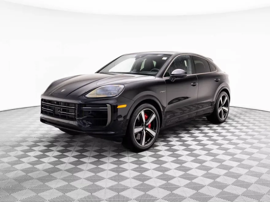2025 Porsche Cayenne Turbo E-Hybrid Coupe photo 1
