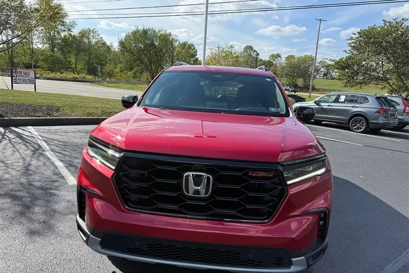 2023 Honda Pilot TrailSport photo 1