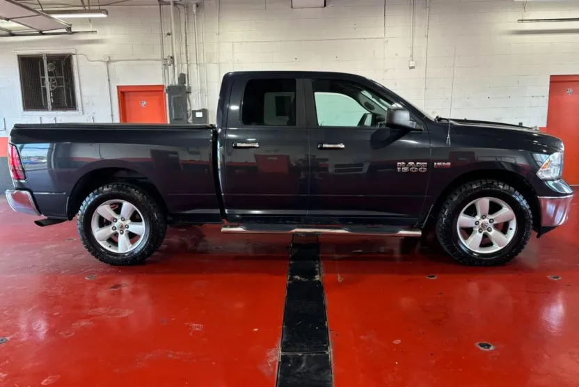 2016 Ram 1500 SLT photo 1