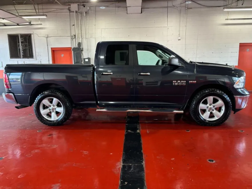 2016 Ram 1500 SLT photo 1