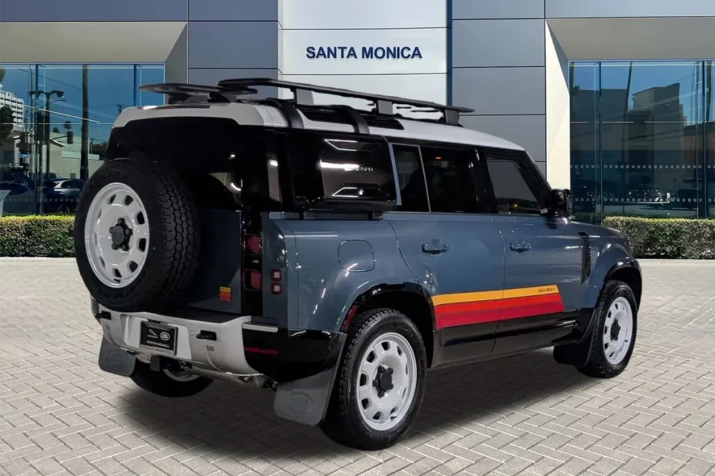 2025 Land Rover Defender 110 S photo 1