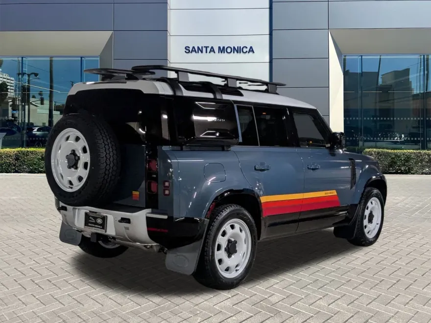 2025 Land Rover Defender 110 S photo 1