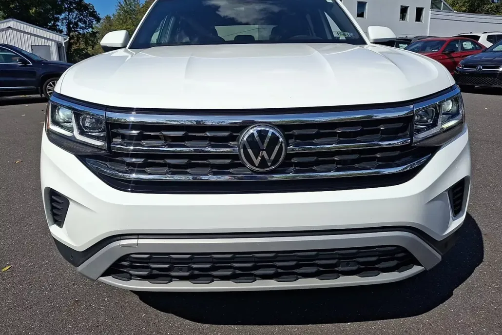 2022 Volkswagen Atlas Cross Sport V6 SE Technology photo 1