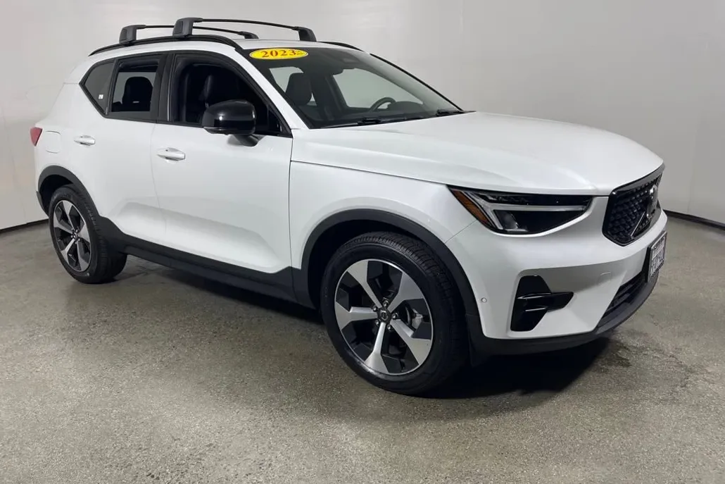 2023 Volvo XC40 Ultimate photo 1
