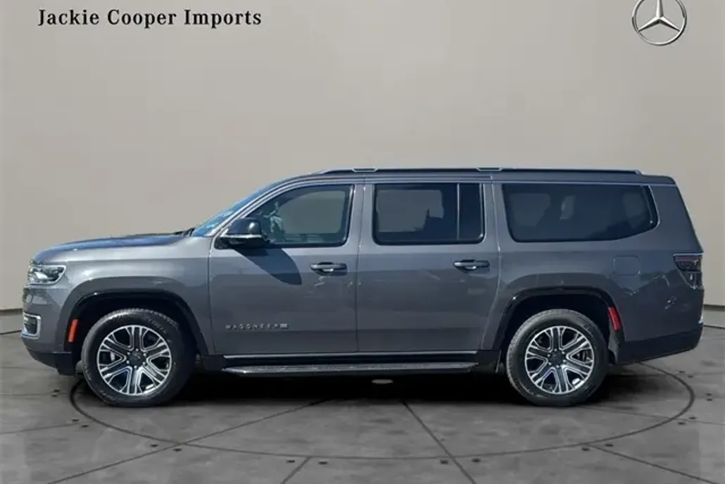 2023 Jeep Wagoneer L Series II photo 1