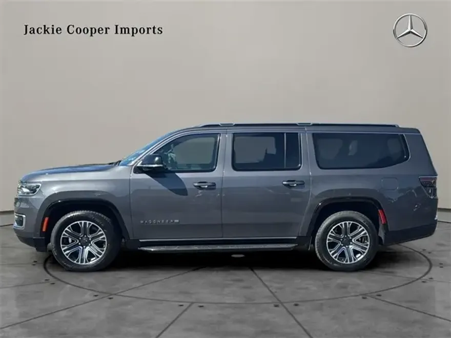 2023 Jeep Wagoneer L Series II photo 1