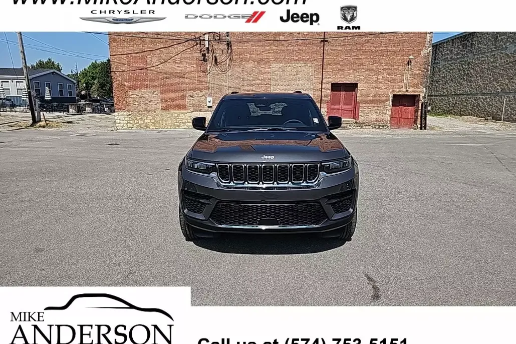 2025 Jeep Grand Cherokee Laredo photo 1