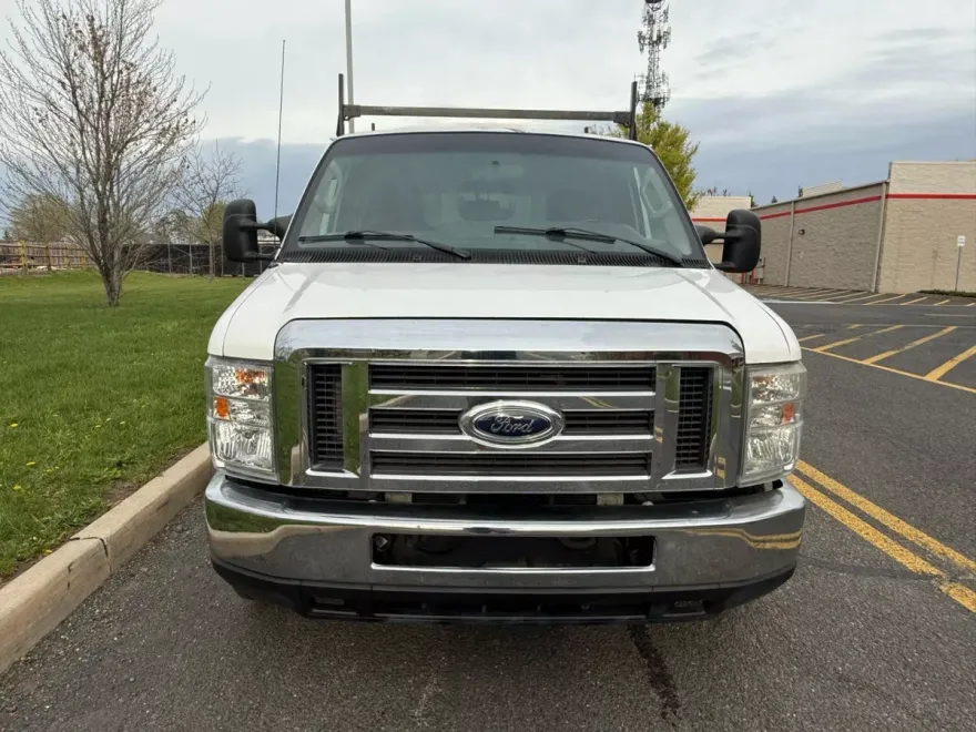 2012 Ford E-350 photo 1