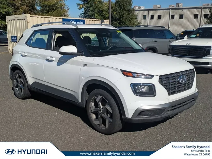 2025 Hyundai Venue SEL photo 1