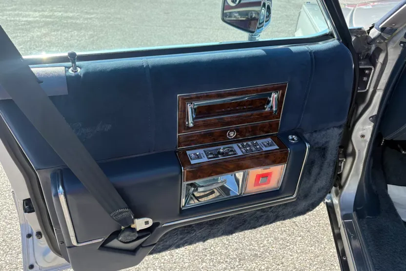 1991 Cadillac Brougham photo 1