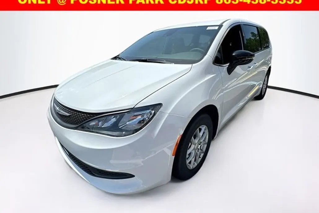 2025 Chrysler Voyager LX photo 1