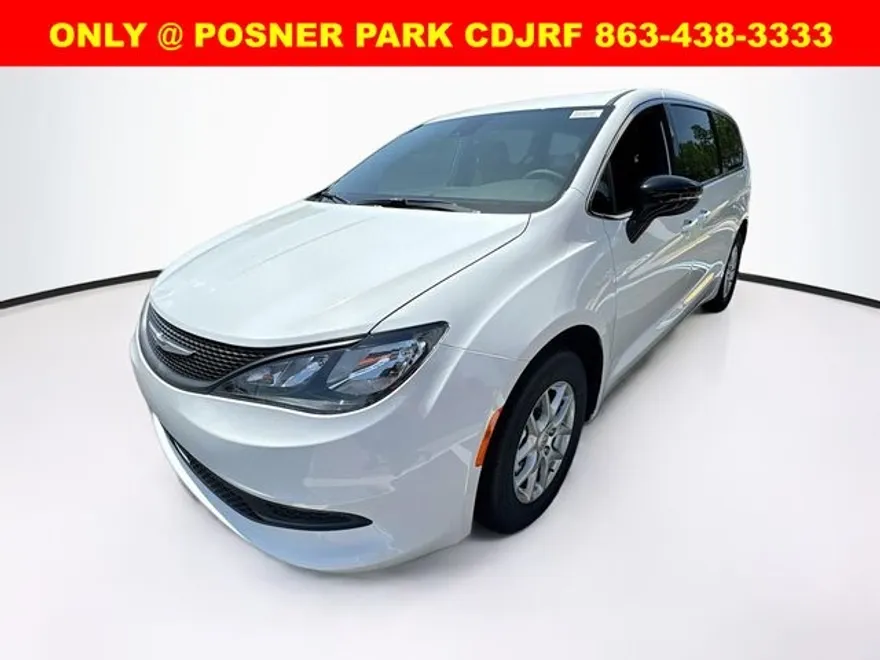2025 Chrysler Voyager LX photo 1