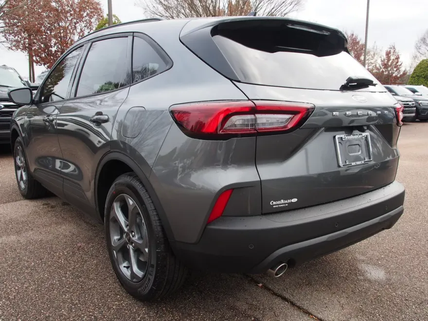 2025 Ford Escape ST-Line photo 1