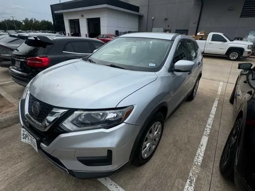 2018 Nissan Rogue S photo 1