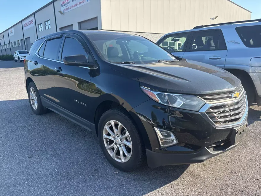 2018 Chevrolet Equinox LT photo 1
