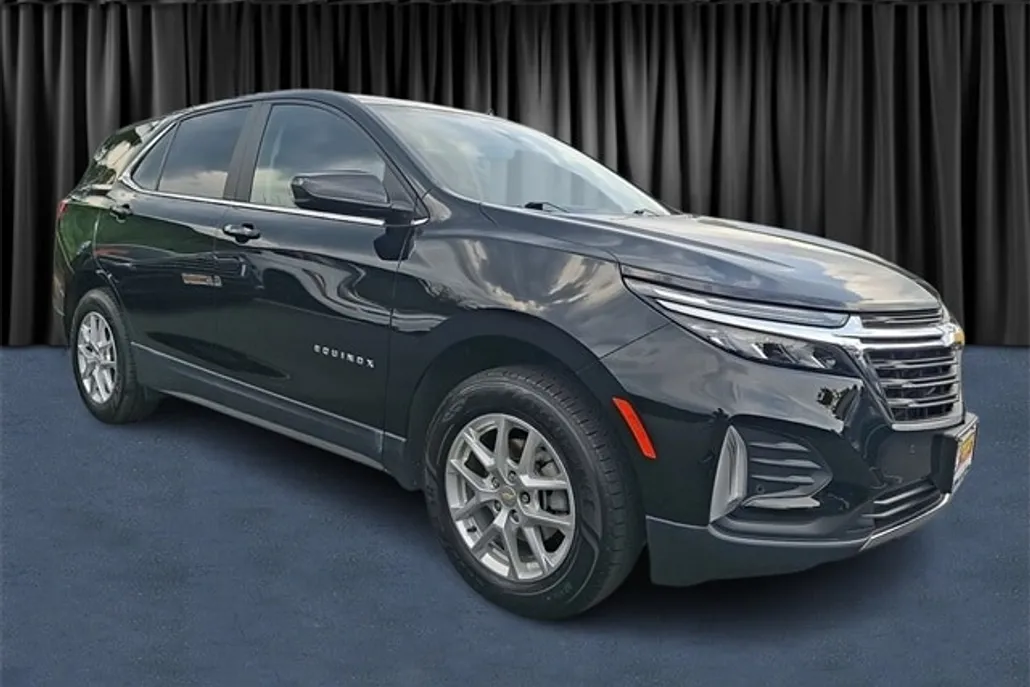 2022 Chevrolet Equinox LT photo 1