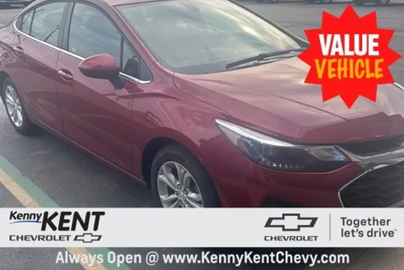 2019 Chevrolet Cruze LT photo 1