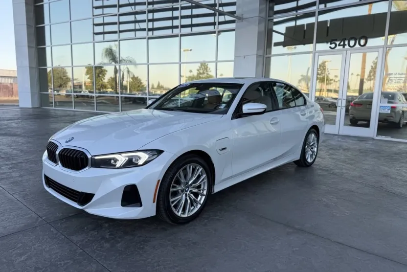 2023 Bmw 330e photo 1