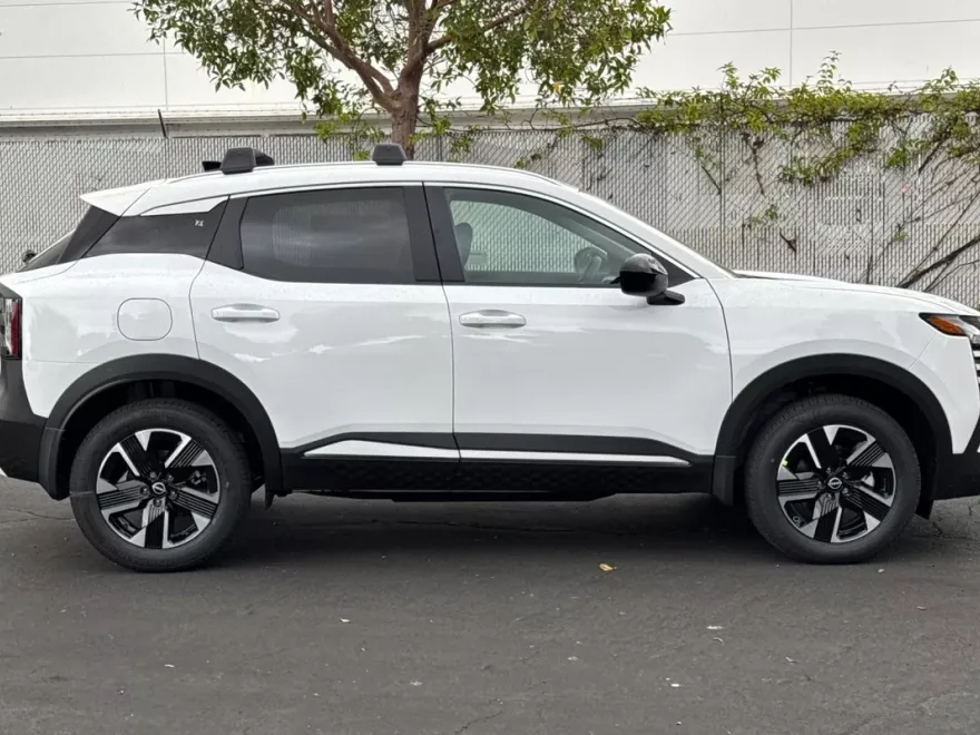 2026 Nissan Kicks SV photo 1