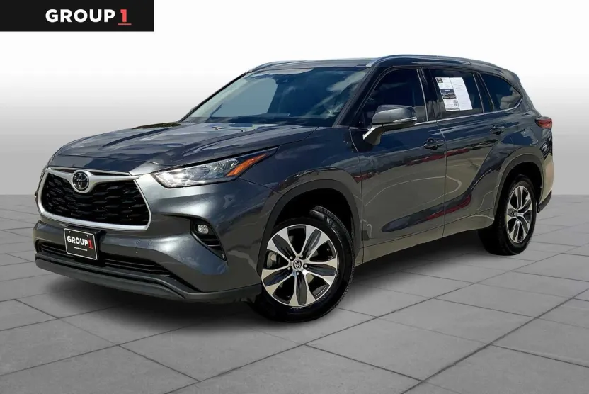 2020 Toyota Highlander XLE photo 1