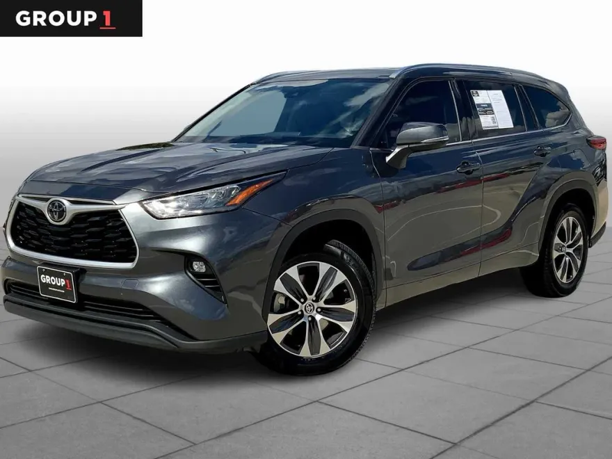 2020 Toyota Highlander XLE photo 1