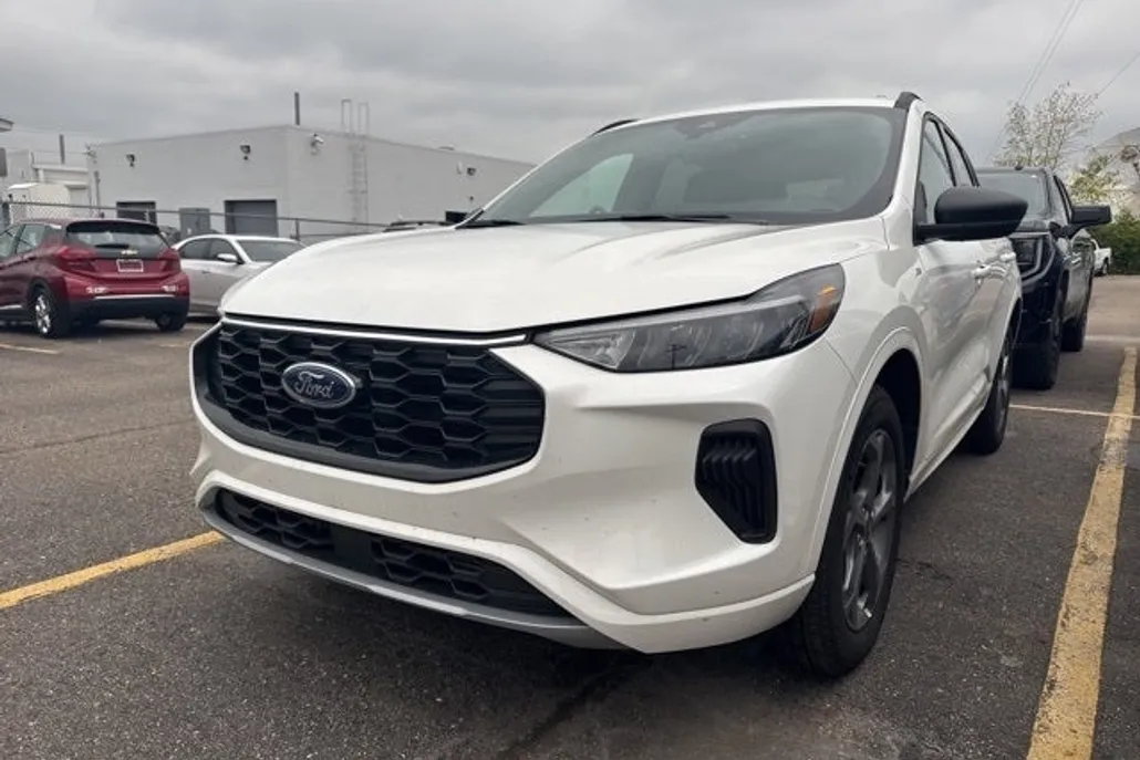 2024 Ford Escape ST-Line photo 1