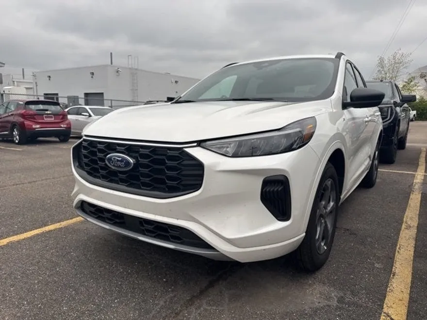 2024 Ford Escape ST-Line photo 1