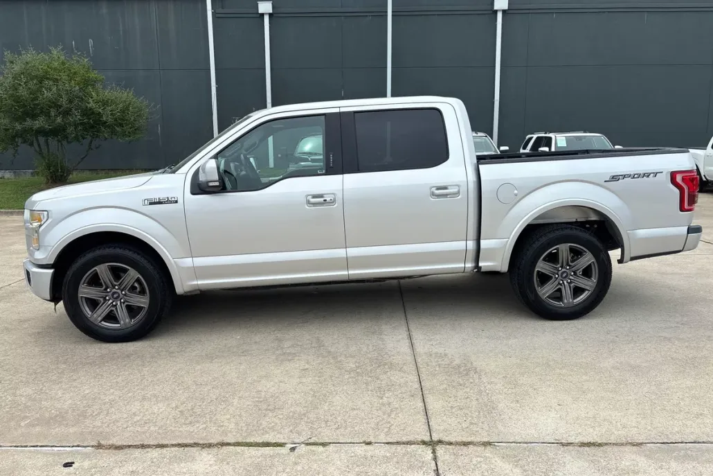 2016 Ford F-150 Lariat photo 1