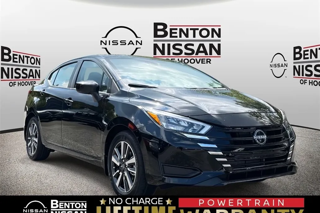 2025 Nissan Versa SV photo 1