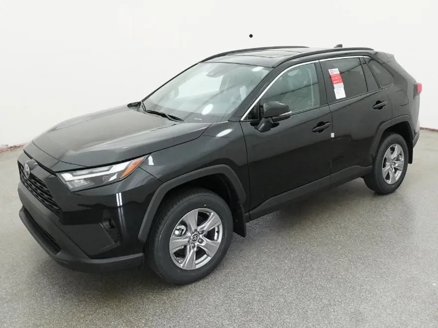2025 Toyota RAV4 XLE photo 1