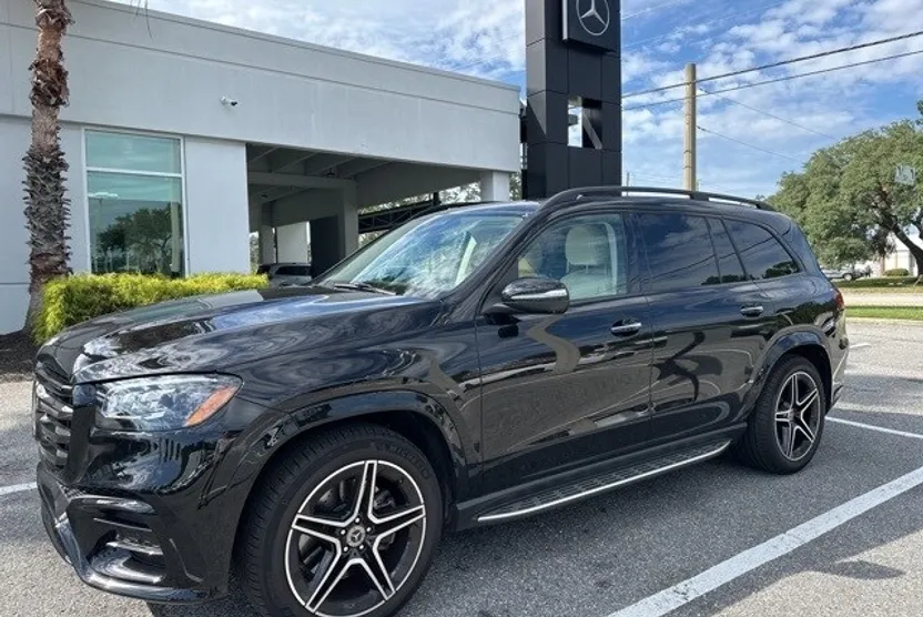 2025 Mercedes Benz GLS 450 4MATIC photo 1