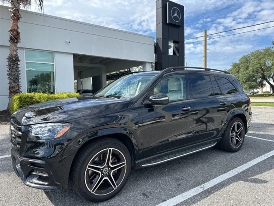 2025 Mercedes Benz GLS 450 4MATIC photo 1