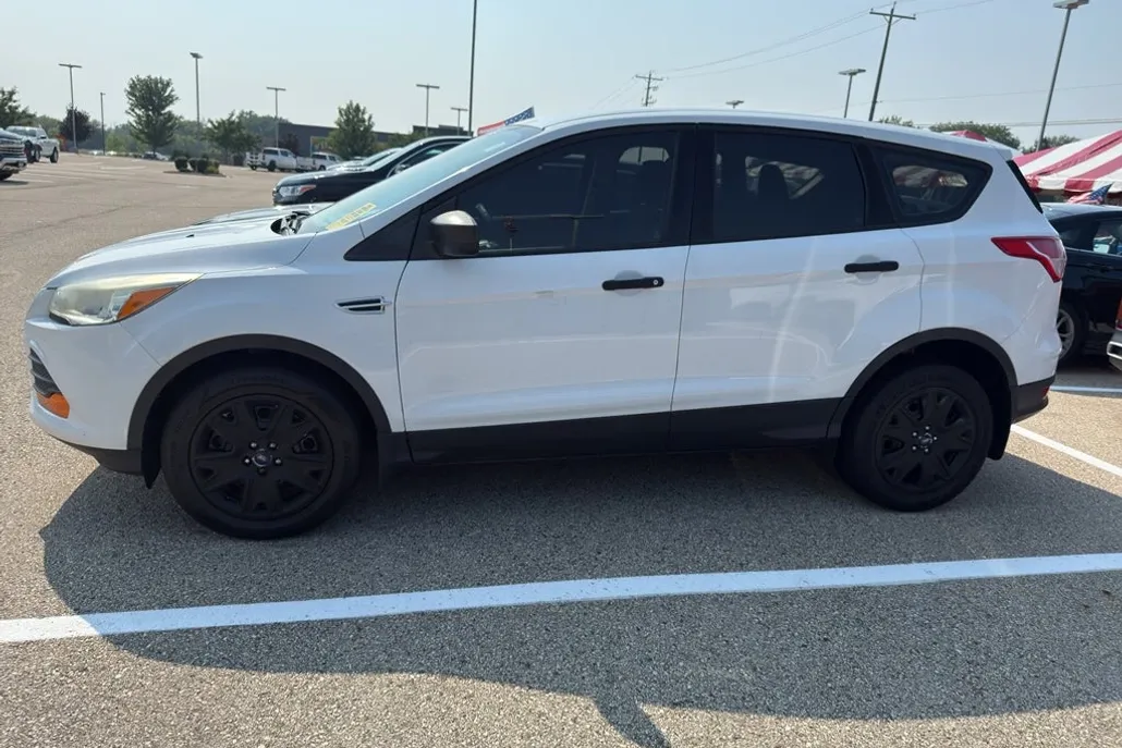 2016 Ford Escape S photo 1