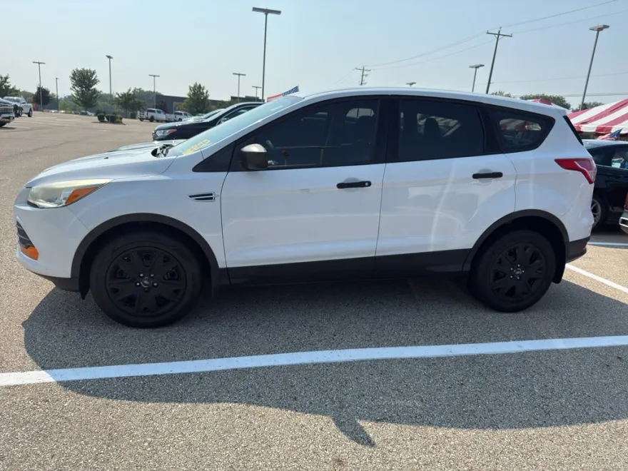 2016 Ford Escape S photo 1