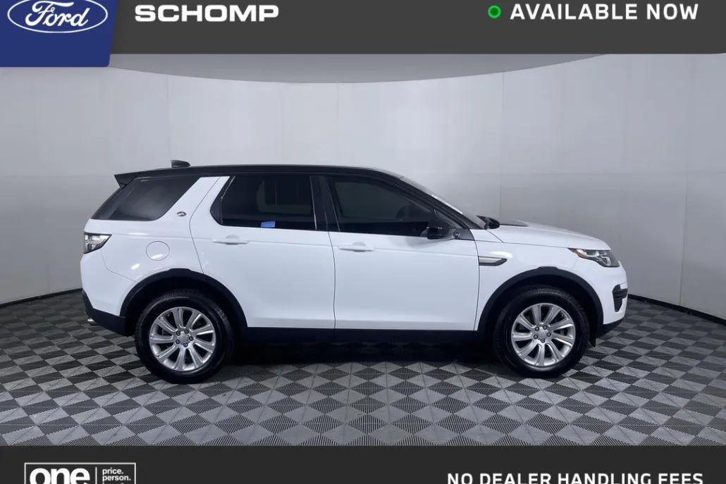2017 Land Rover Discovery Sport SE photo 1
