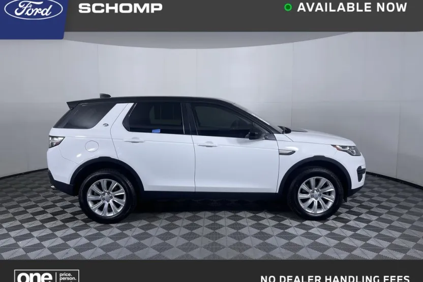 2017 Land Rover Discovery Sport SE photo 1