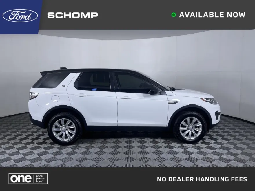 2017 Land Rover Discovery Sport SE photo 1