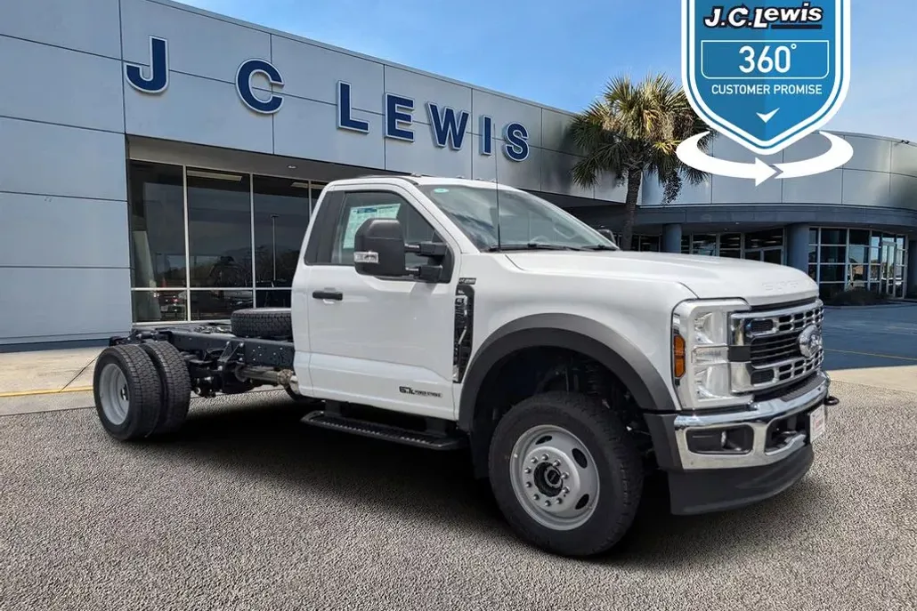 2025 Ford F-550 XL photo 1