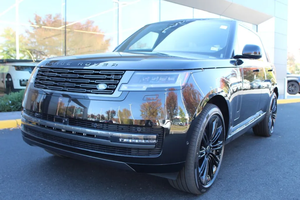 2025 Land Rover Range Rover SE photo 1