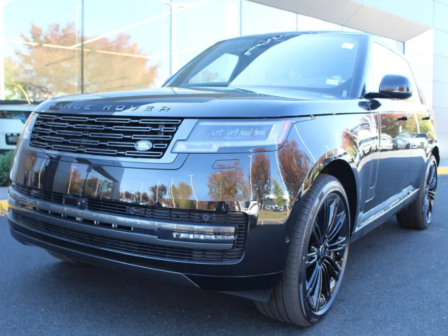 2025 Land Rover Range Rover SE photo 1