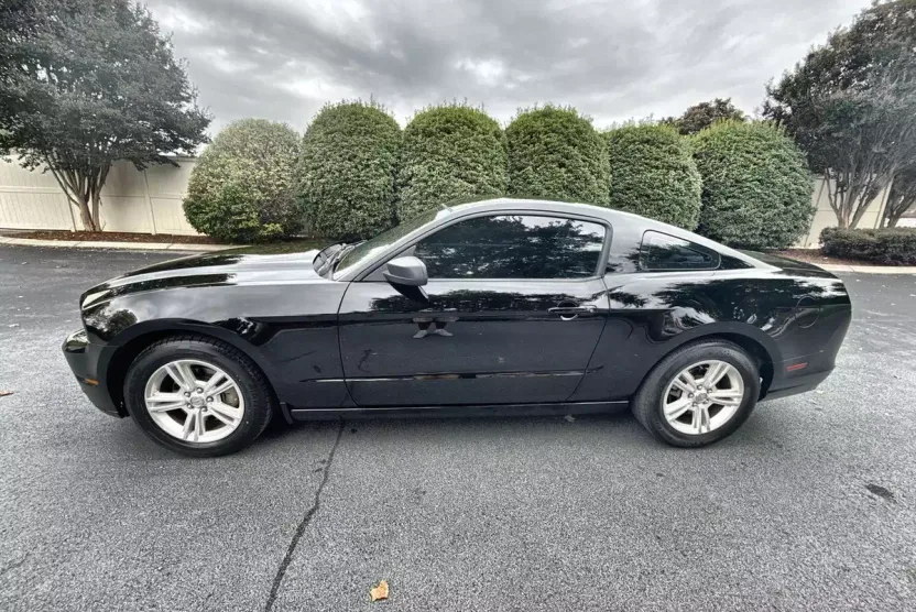 2014 Ford Mustang V6 photo 1