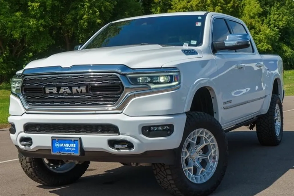 2023 Ram 1500 Limited photo 1
