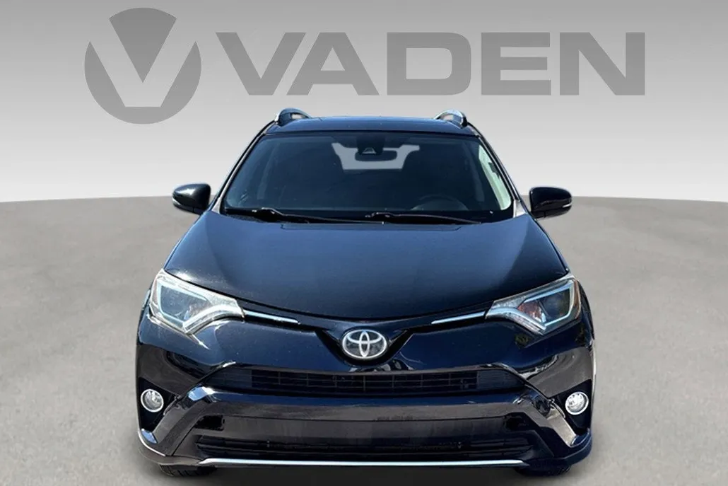 2018 Toyota RAV4 XLE photo 1