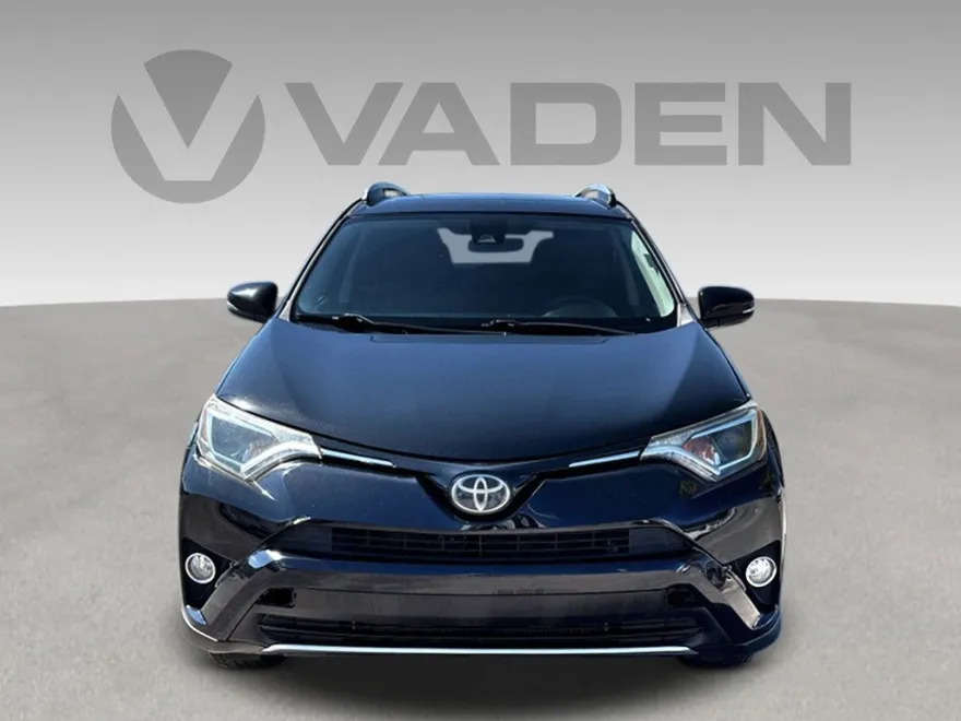 2018 Toyota RAV4 XLE photo 1