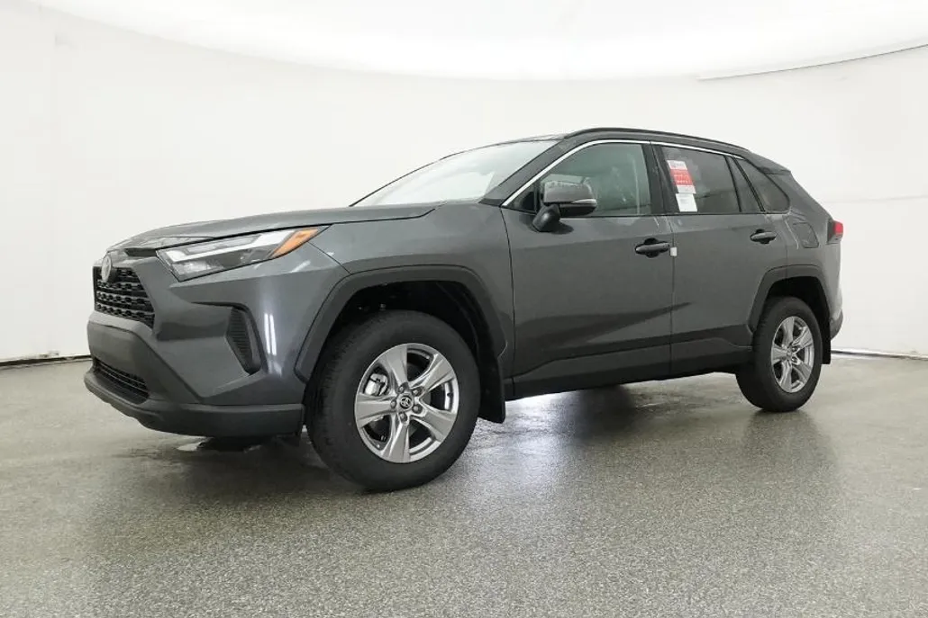 2025 Toyota RAV4 XLE photo 1