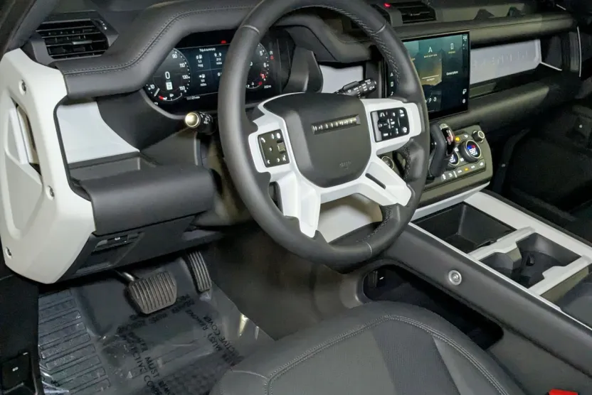 2025 Land Rover Defender 110 X-Dynamic SE photo 1