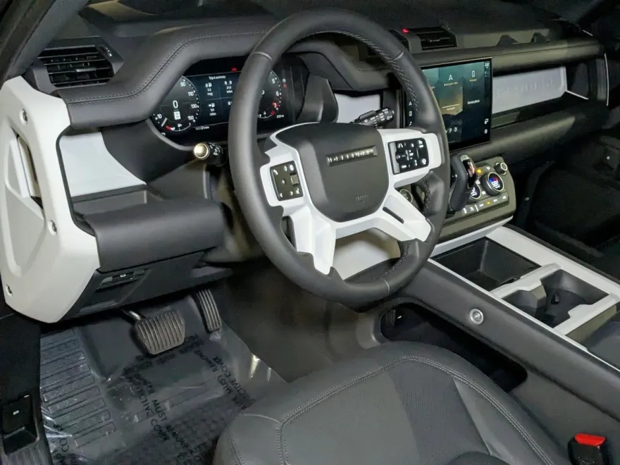 2025 Land Rover Defender 110 X-Dynamic SE photo 1