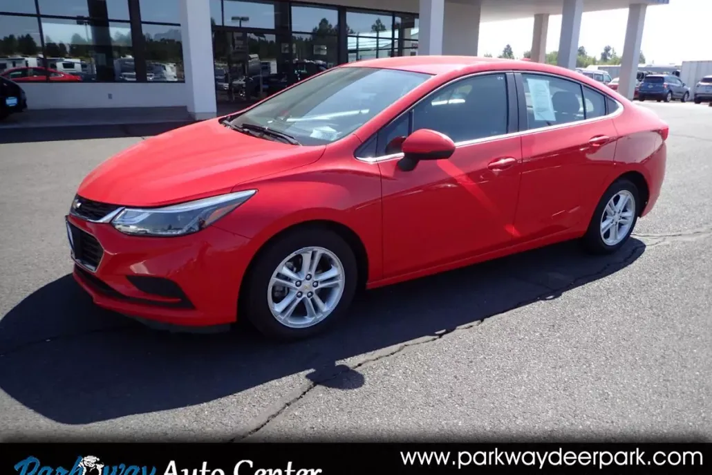 2018 Chevrolet Cruze LT photo 1