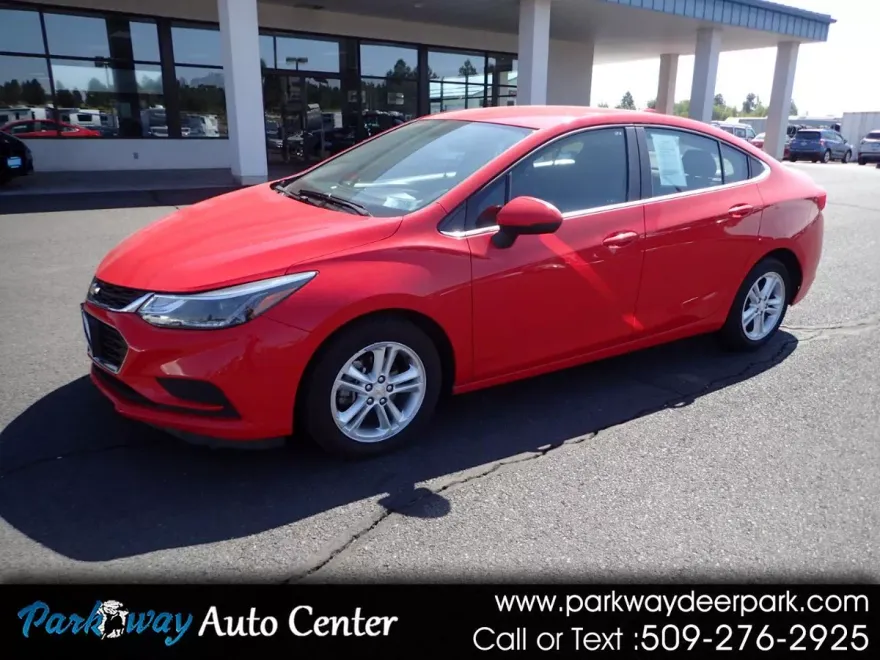 2018 Chevrolet Cruze LT photo 1