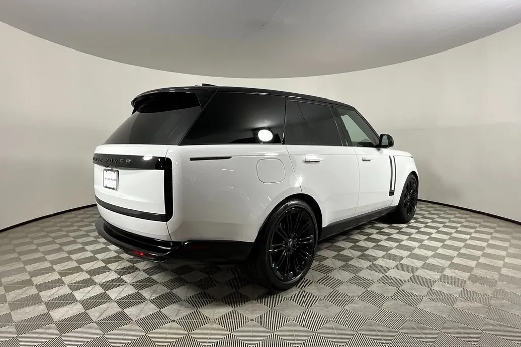 2025 Land Rover Range Rover SE photo 1